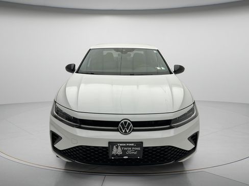 Used 2025 Volkswagen Jetta Sport FWD image 2
