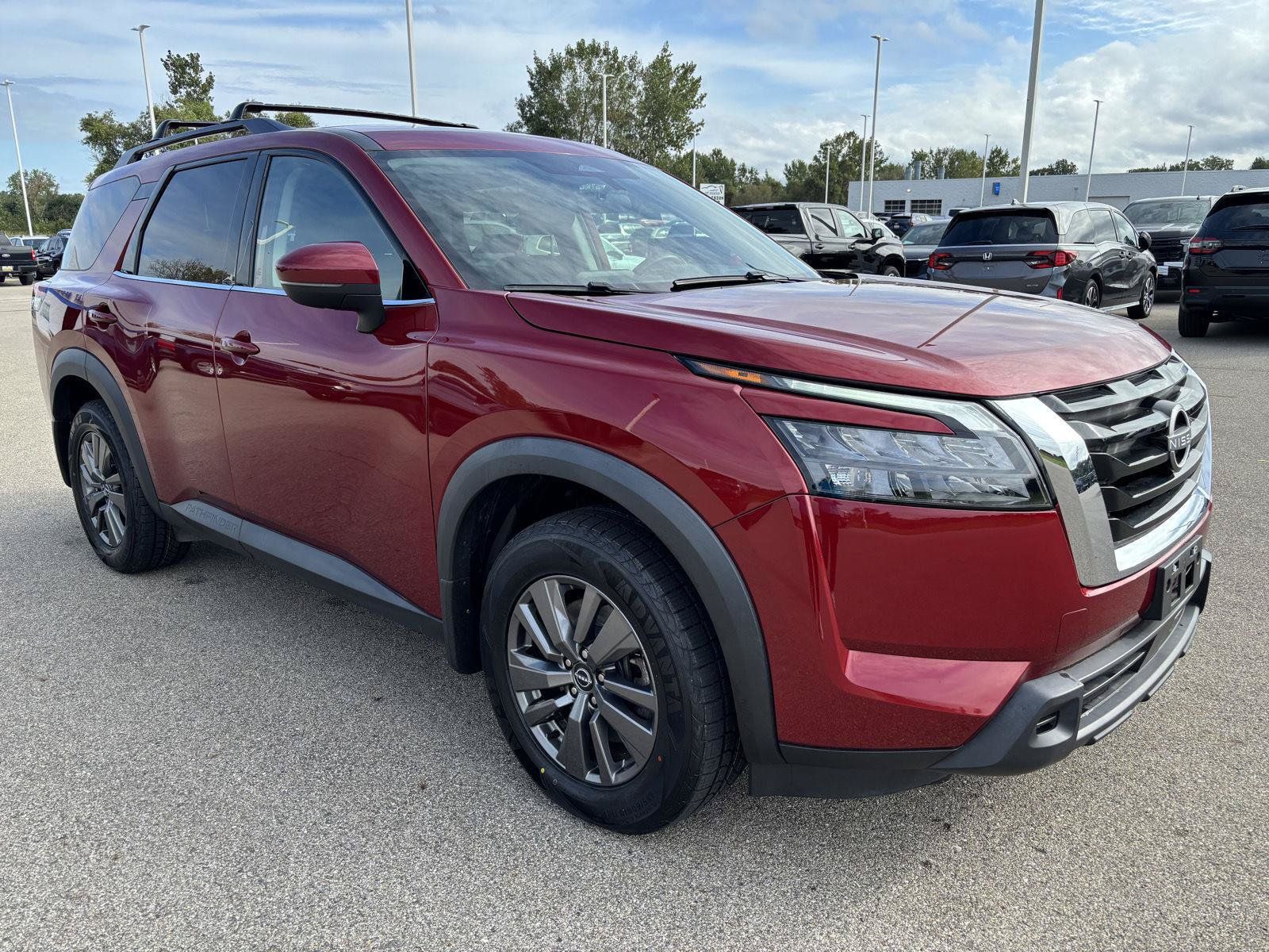Used 2024 Nissan Pathfinder SV w/ Lighting Package (N92) AWD/4WD image 5