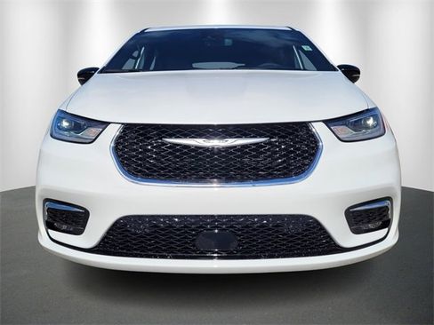 New 2026 Chrysler Pacifica Select image 2