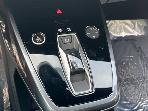 Used 2025 Audi Q4 e-tron Premium Plus image 63