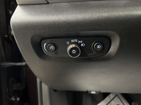 Used 2020 Chevrolet Traverse LT image 21