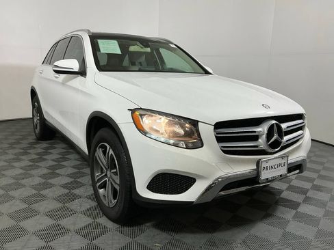 Used 2017 Mercedes-Benz GLC 300 image 4