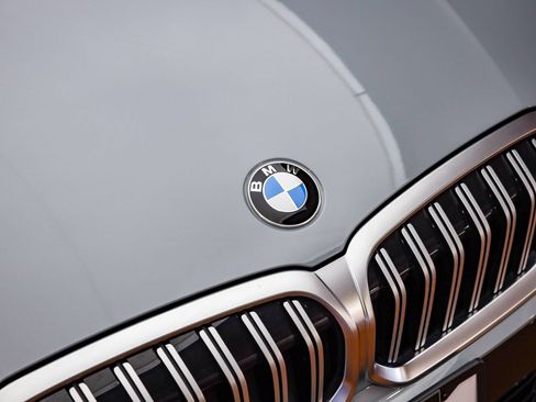 Used 2026 BMW 330i xDrive Sedan AWD/4WD image 9
