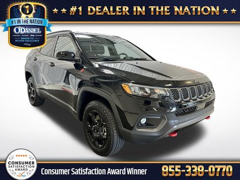 Used 2024 Jeep Compass Trailhawk w/ Trailhawk Convenience Group AWD/4WD image 1