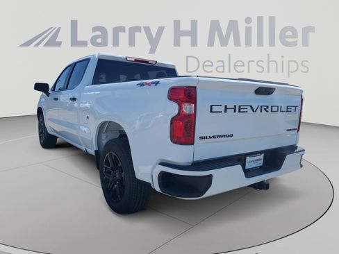 Used 2026 Chevrolet Silverado 1500 Custom w/ LPO, Dark Essentials Package AWD/4WD image 3