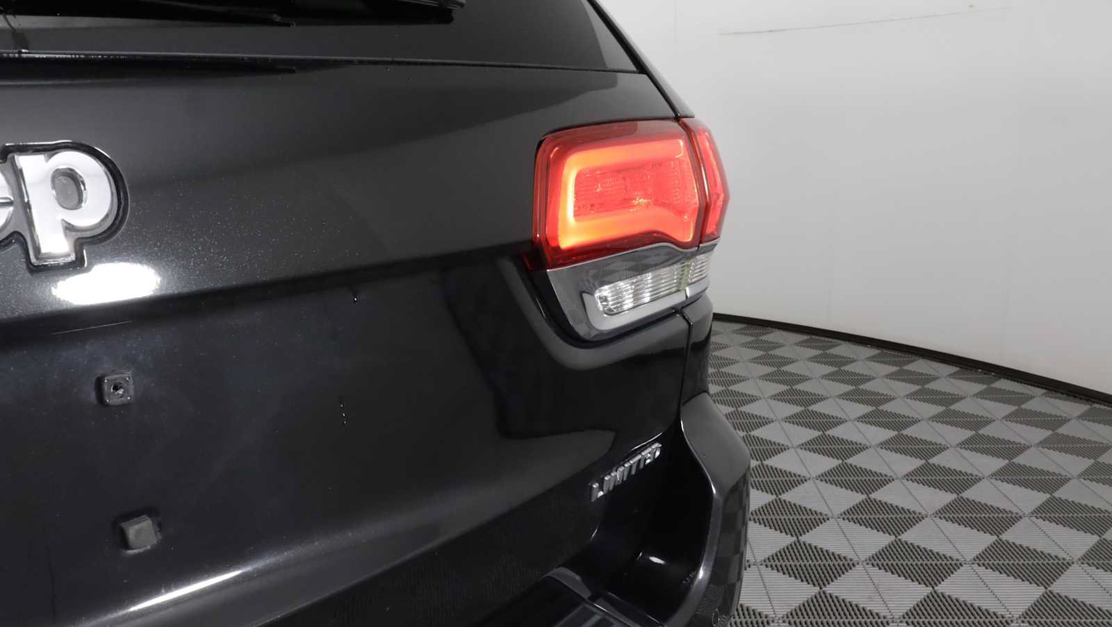 Used 2018 Jeep Grand Cherokee Limited AWD/4WD image 29