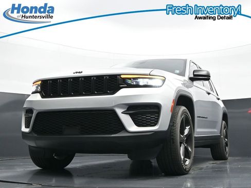 Used 2023 Jeep Grand Cherokee Altitude AWD/4WD image 35