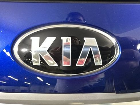 Used 2020 Kia Forte LXS FWD image 8