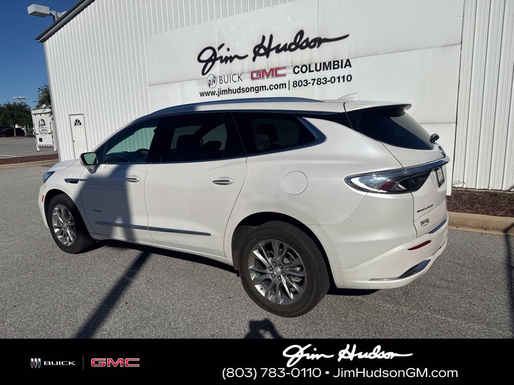 Used 2022 Buick Enclave Avenir w/ Avenir Technology Package FWD image 2