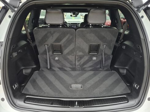 Used 2024 Jeep Grand Cherokee L Altitude image 8