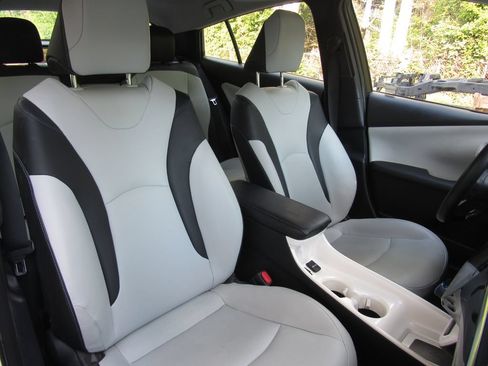 Certified 2018 Toyota Prius Four w/ Advanced Technology Package FWD image 20