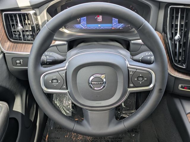 Certified 2022 Volvo XC60 B5 Momentum FWD image 17