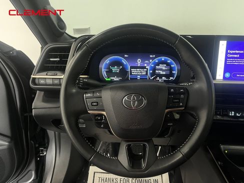 Used 2024 Toyota Crown Limited image 9