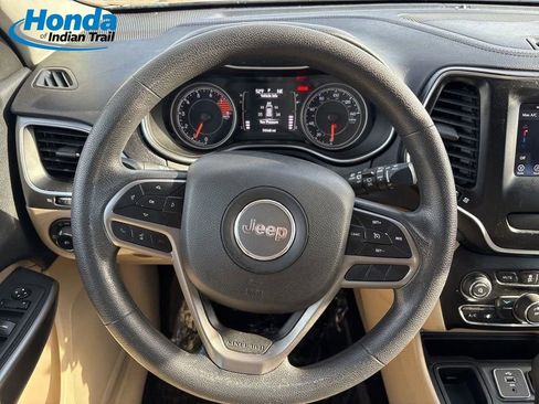 Used 2019 Jeep Cherokee Latitude w/ Popular Appearance Group image 12