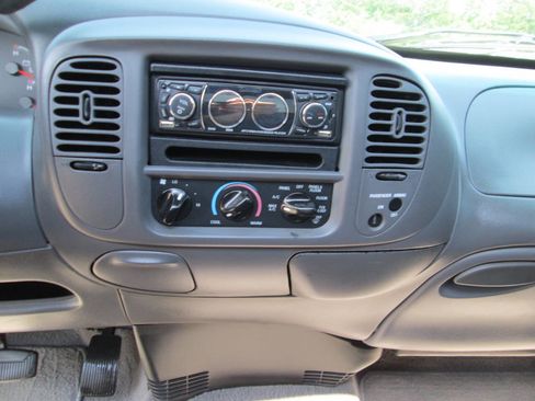 Used 2002 Ford F150 XLT RWD image 38