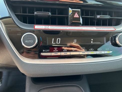 Used 2025 Toyota Corolla LE FWD image 24