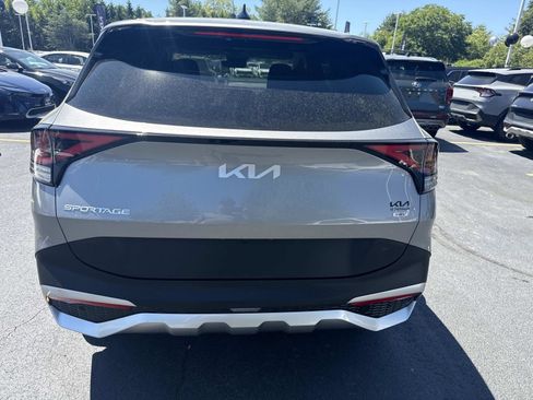 Used 2023 Kia Sportage LX AWD/4WD image 4