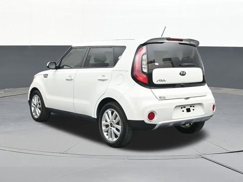 Used 2017 Kia Soul + image 9