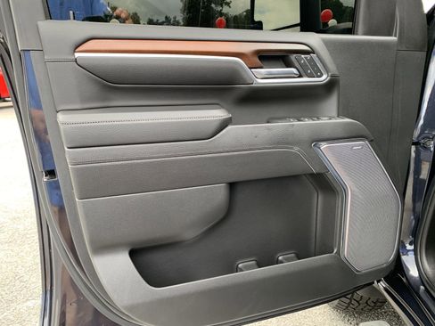 Used 2024 GMC Sierra 2500 Denali image 16