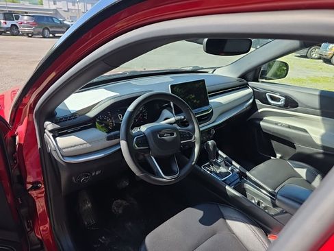 Used 2025 Jeep Compass Limited AWD/4WD image 12