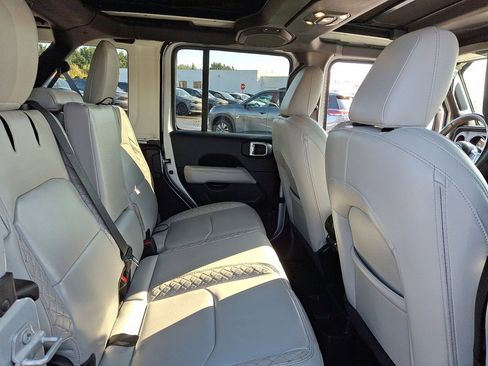 Used 2022 Jeep Wrangler Unlimited Sahara image 15