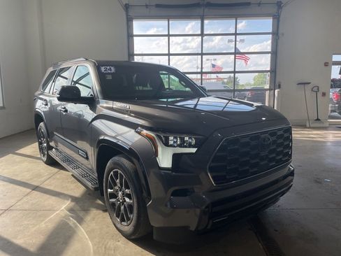 Used 2024 Toyota Sequoia Platinum AWD/4WD image 4