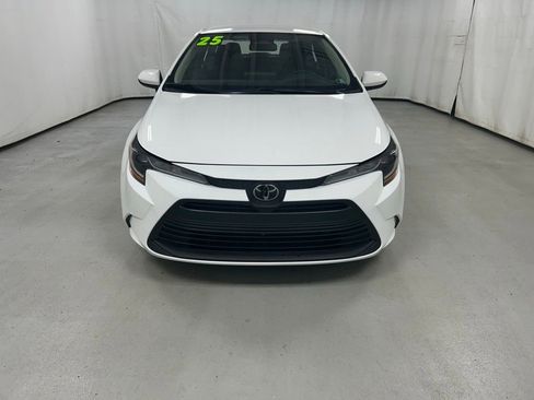 Certified 2025 Toyota Corolla LE FWD image 4