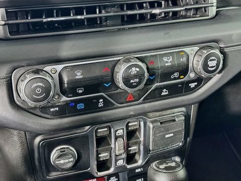 Used 2024 Jeep Wrangler Unlimited Rubicon 4xe AWD/4WD image 17