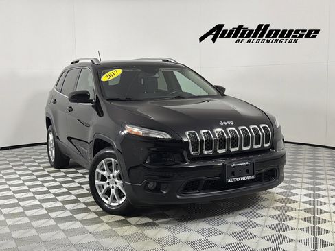 Used 2017 Jeep Cherokee Latitude FWD image 1