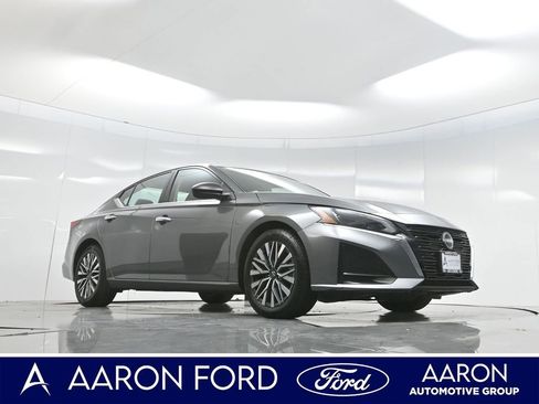 Used 2024 Nissan Altima 2.5 SV image 3