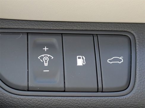 Used 2022 Genesis G70 3.3T image 28