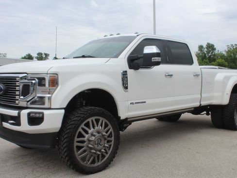 Used 2022 Ford F350 Platinum AWD/4WD image 3