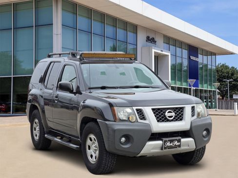 Used 2010 Nissan Xterra X image 2