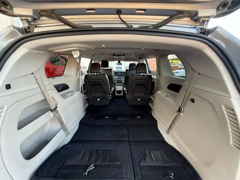 Used 2018 Chrysler Pacifica Touring-L FWD image 26
