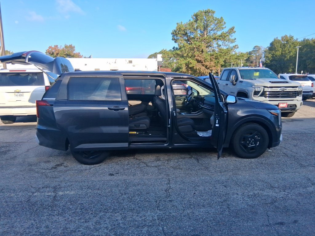 Used 2026 Kia Carnival LX FWD image 21