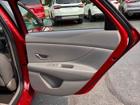 Used 2023 Hyundai Elantra SEL FWD image 21