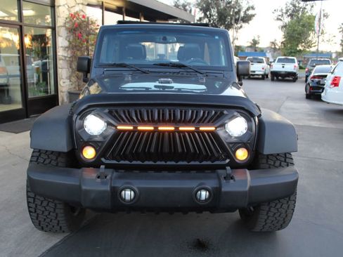 Used 2017 Jeep Wrangler Unlimited Rubicon w/ Connectivity Group AWD/4WD image 39