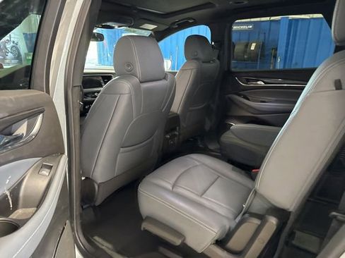 Used 2023 Buick Enclave Essence w/ Experience Buick Package FWD image 9