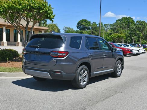 Certified 2025 Honda Pilot EX-L image 4