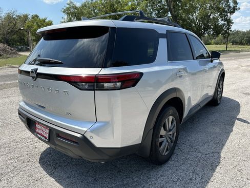 Used 2024 Nissan Pathfinder SV image 6