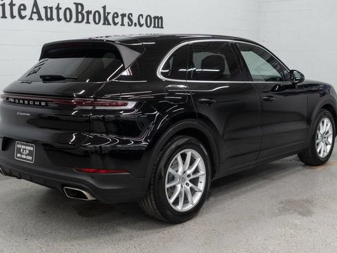 Used 2024 Porsche Cayenne AWD/4WD image 6