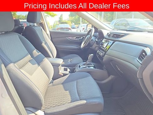 Used 2017 Nissan Rogue SV FWD image 4
