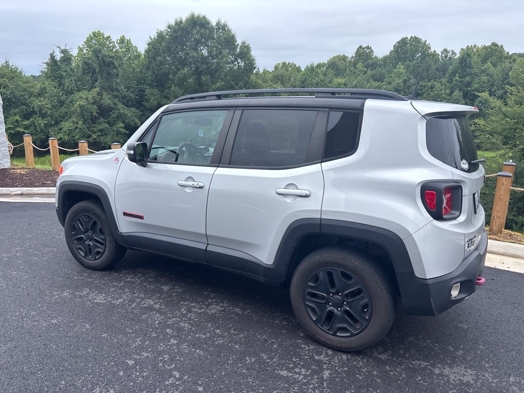 Used 2018 Jeep Renegade Trailhawk AWD/4WD image 8