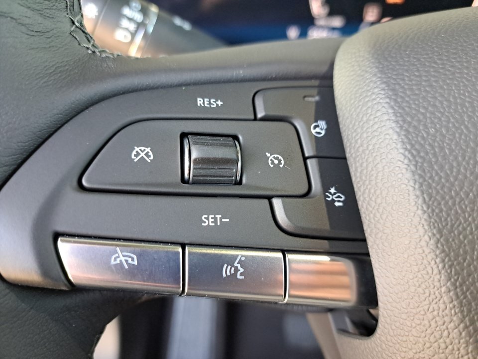 Certified 2024 Cadillac XT4 Luxury w/ Cold Weather Package FWD image 34