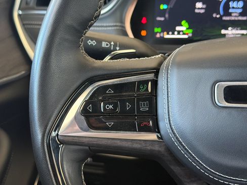 Used 2023 Jeep Grand Cherokee Overland w/ Advanced Protech Group III AWD/4WD image 28