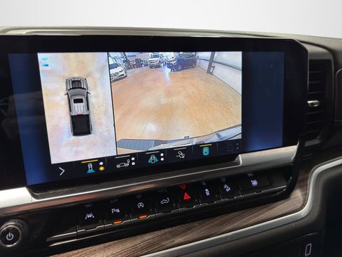Used 2022 Chevrolet Silverado 1500 LT Trail Boss w/ LT Trail Boss Premium Package AWD/4WD image 18