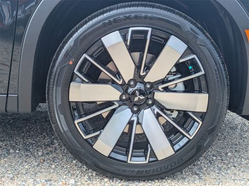 New 2025 Mitsubishi Outlander SE image 11