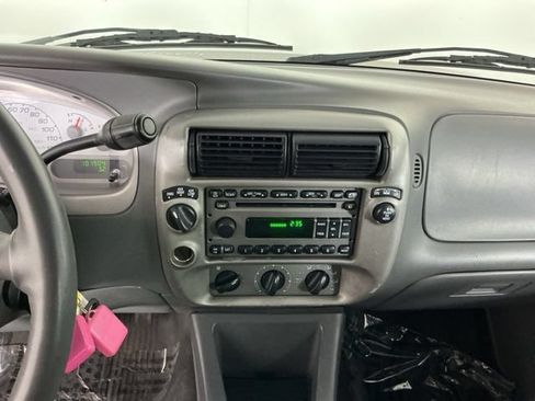 Used 2004 Ford Explorer Sport Trac XLT AWD/4WD image 16