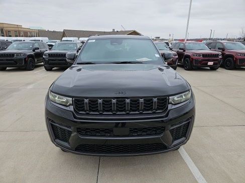 New 2026 Jeep Grand Cherokee Altitude AWD/4WD image 9