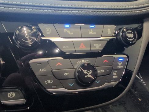 New 2026 Chrysler Pacifica Select image 20